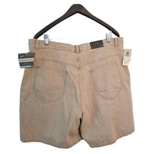 LEE Lower Rise relaxed seat Women's Shorts‎ Size 20W 39/40 Inseam 6 inches Khaki